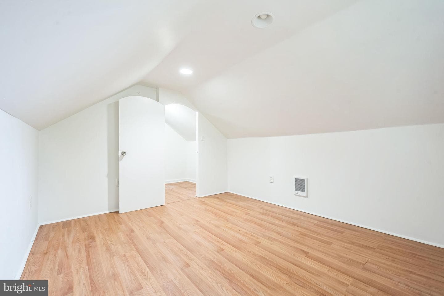 541 Wicker Avenue photo 6