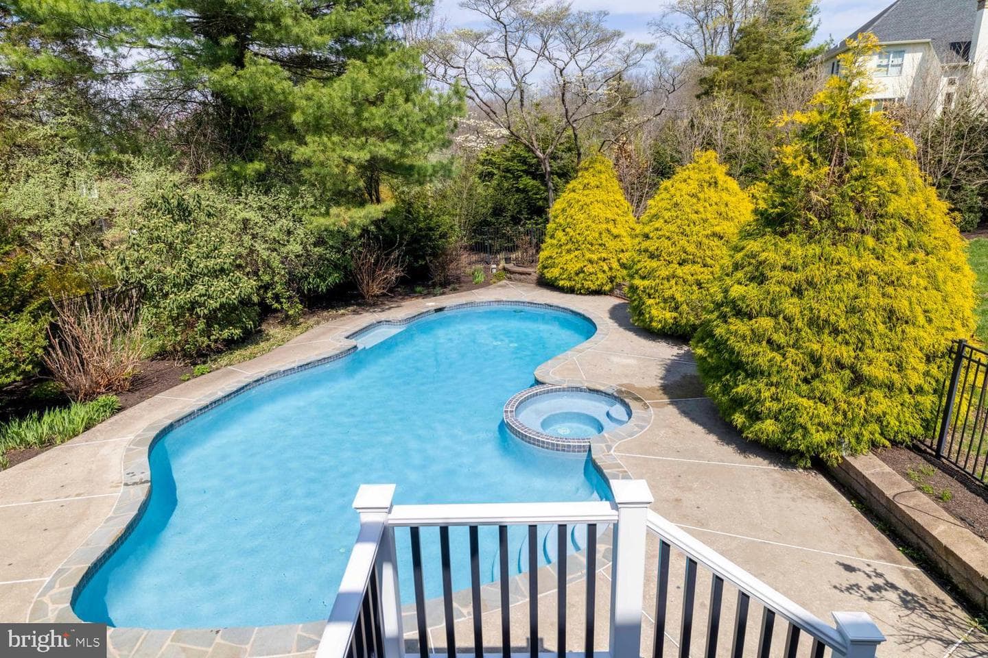 1 Saint Andrews Court photo 38