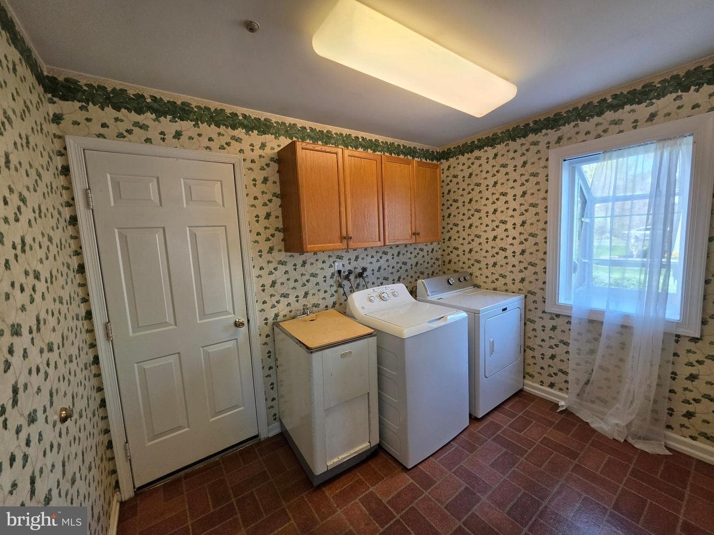 325 Charles Street photo 25