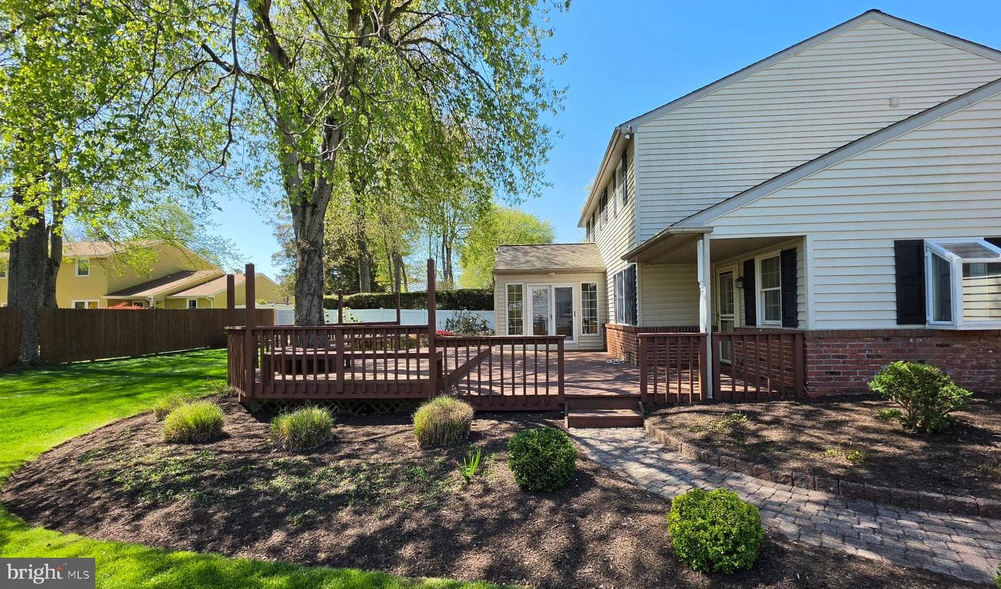 325 Charles Street photo 5