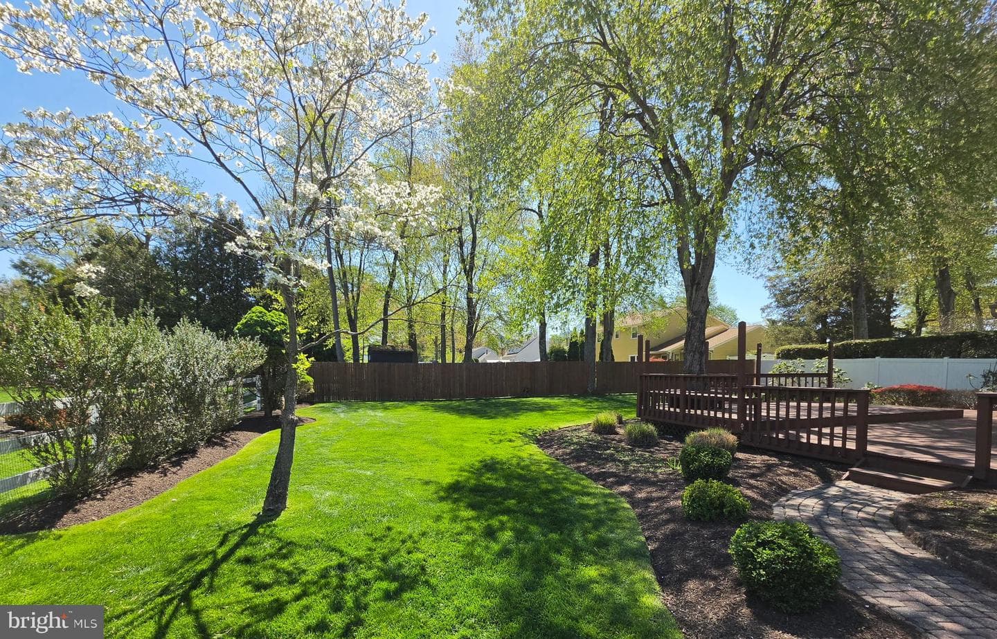 325 Charles Street photo 7