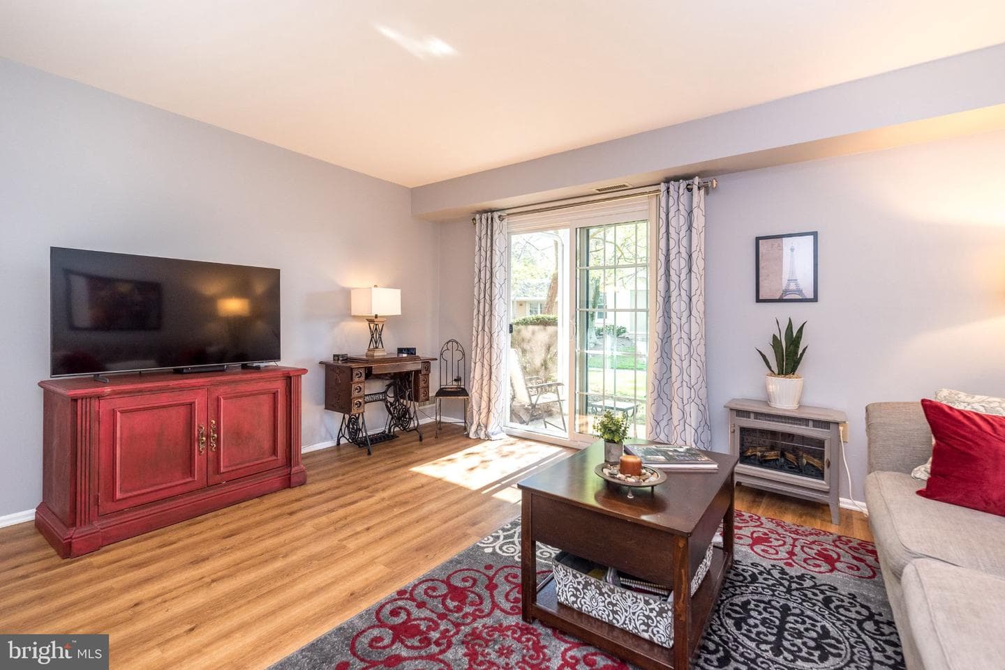 409 Society Place photo 5