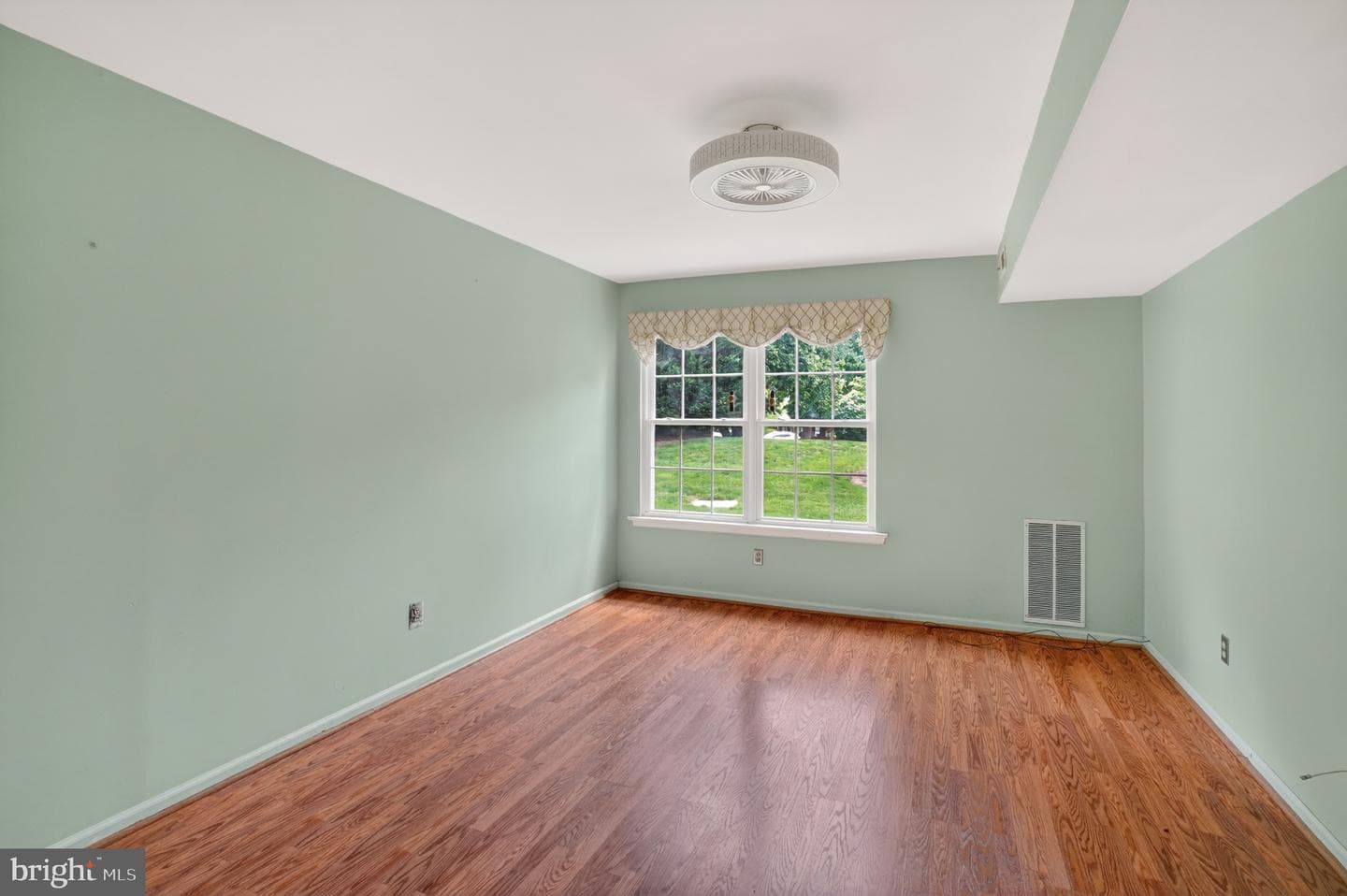 16012 Beacon Hill Drive photo 13