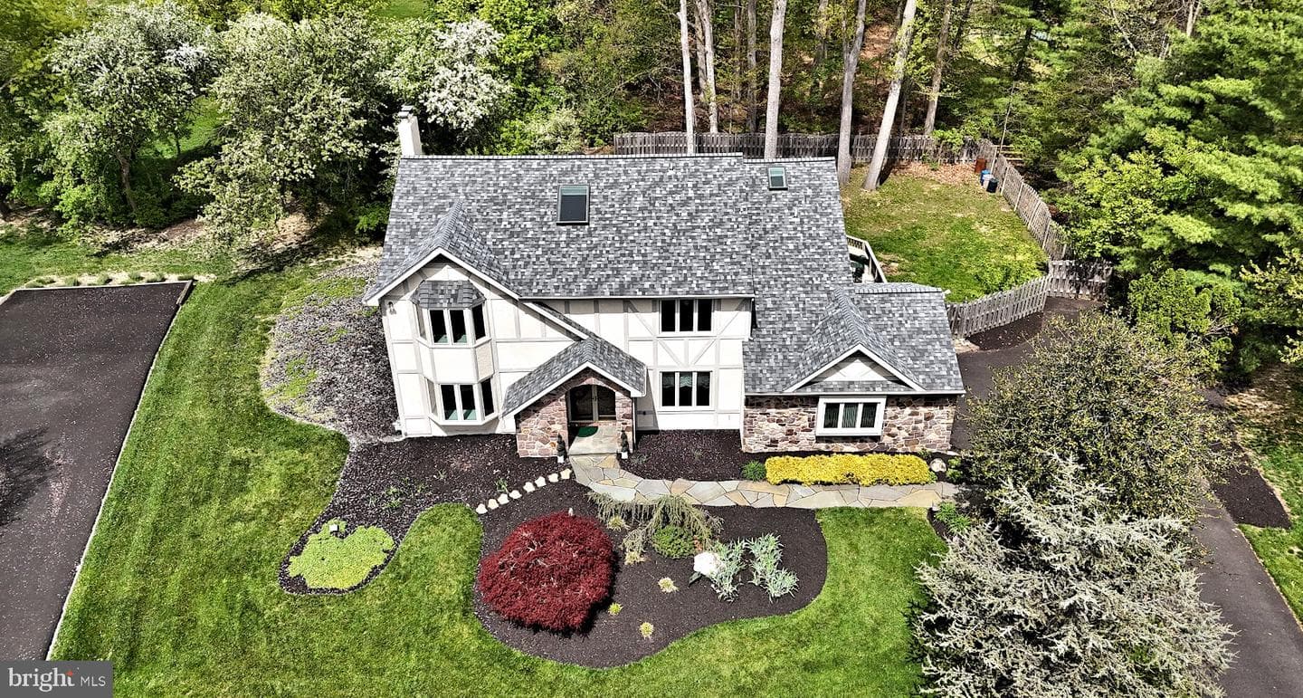 695 Friar Drive photo 4