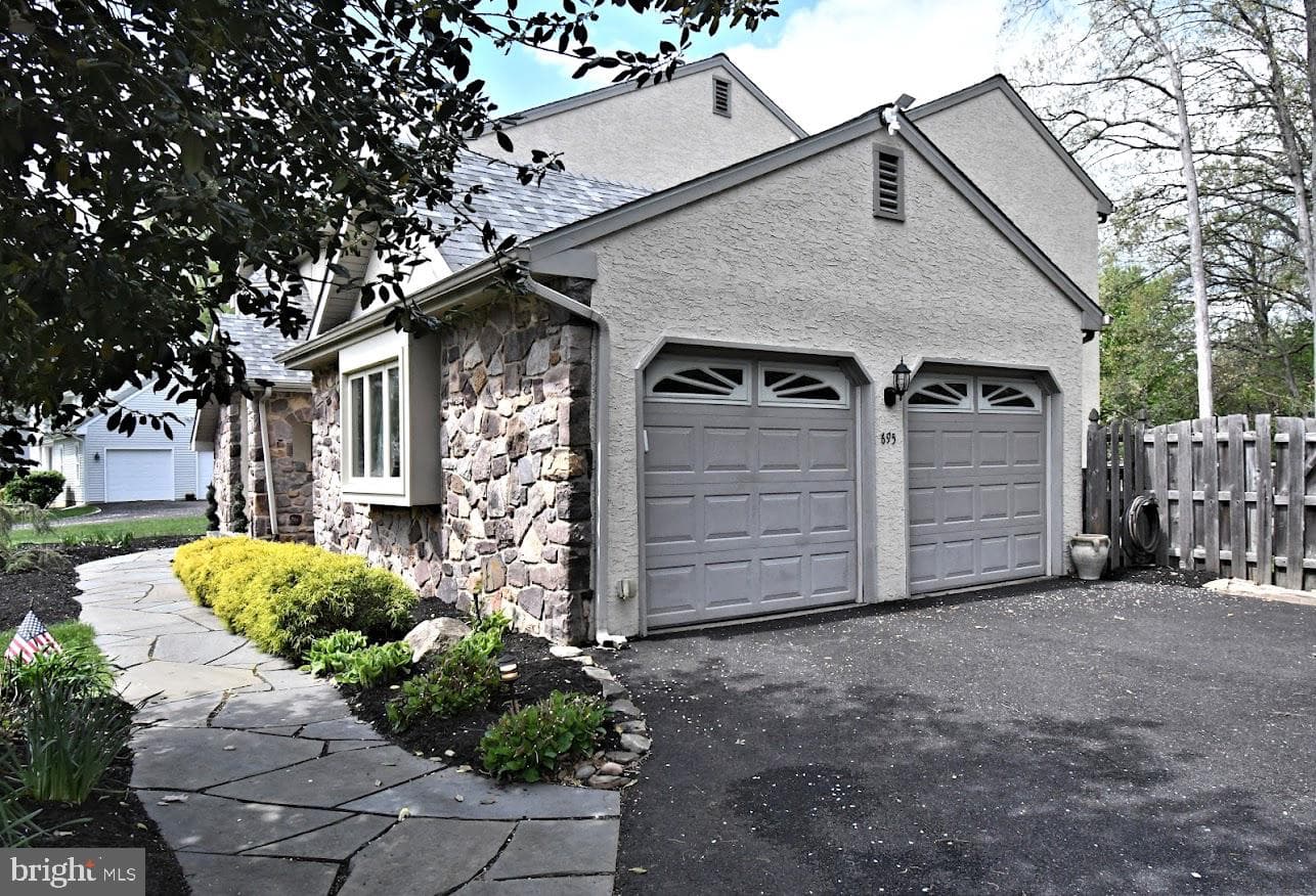 695 Friar Drive photo 41