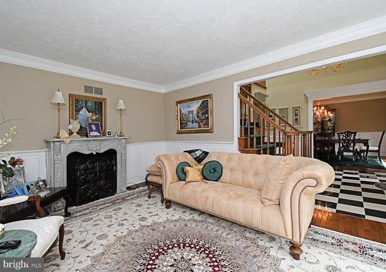 695 Friar Drive photo 8