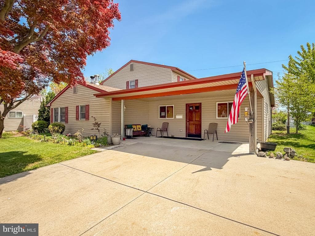169 Crabtree Drive, Levittown