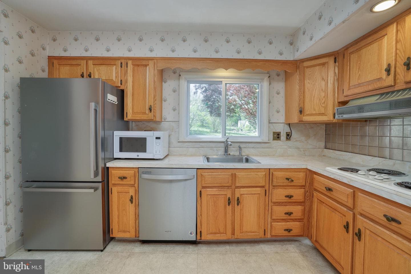 2323 Lakeview Drive photo 14