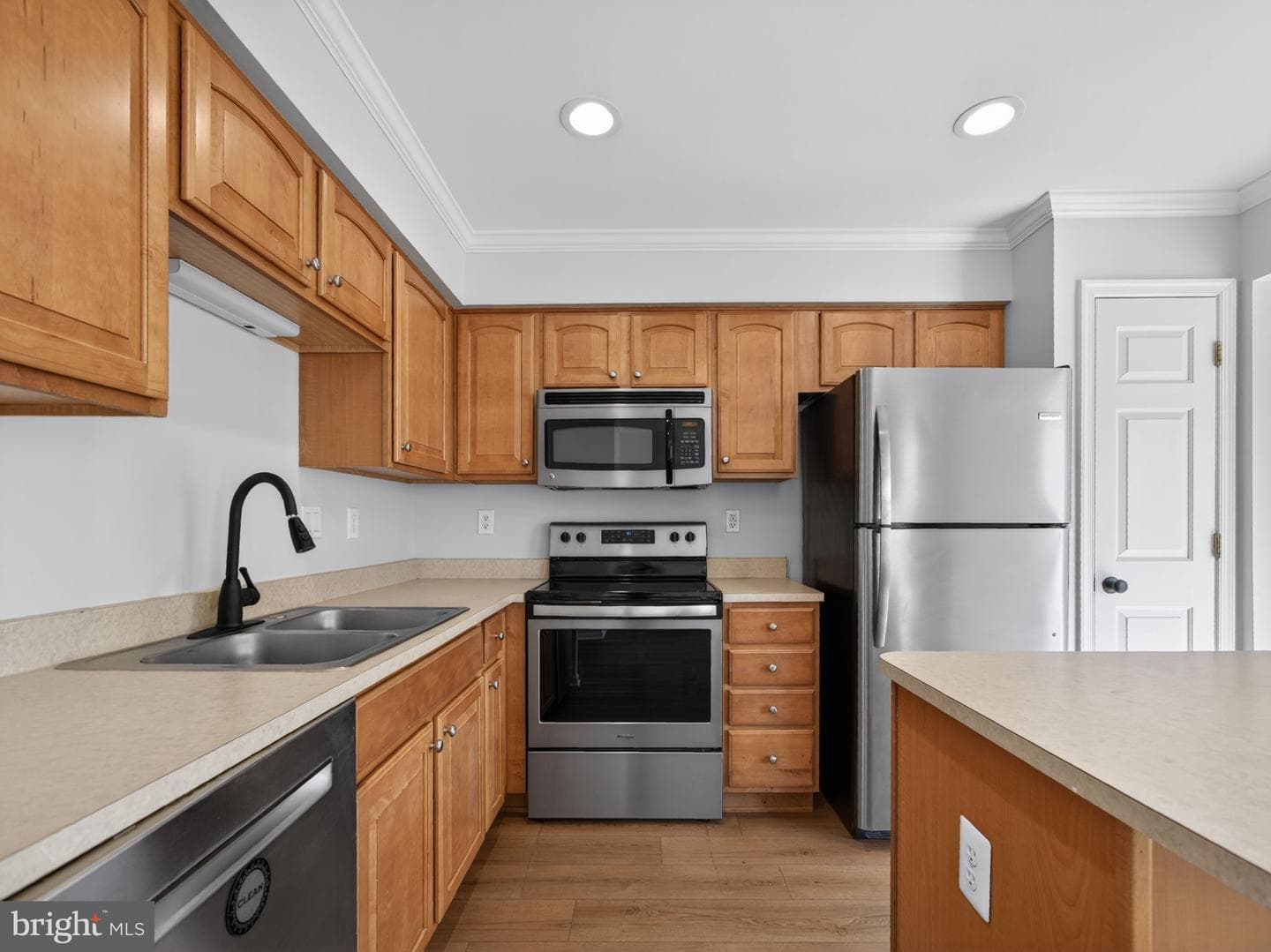 207 Windsor Court photo 13