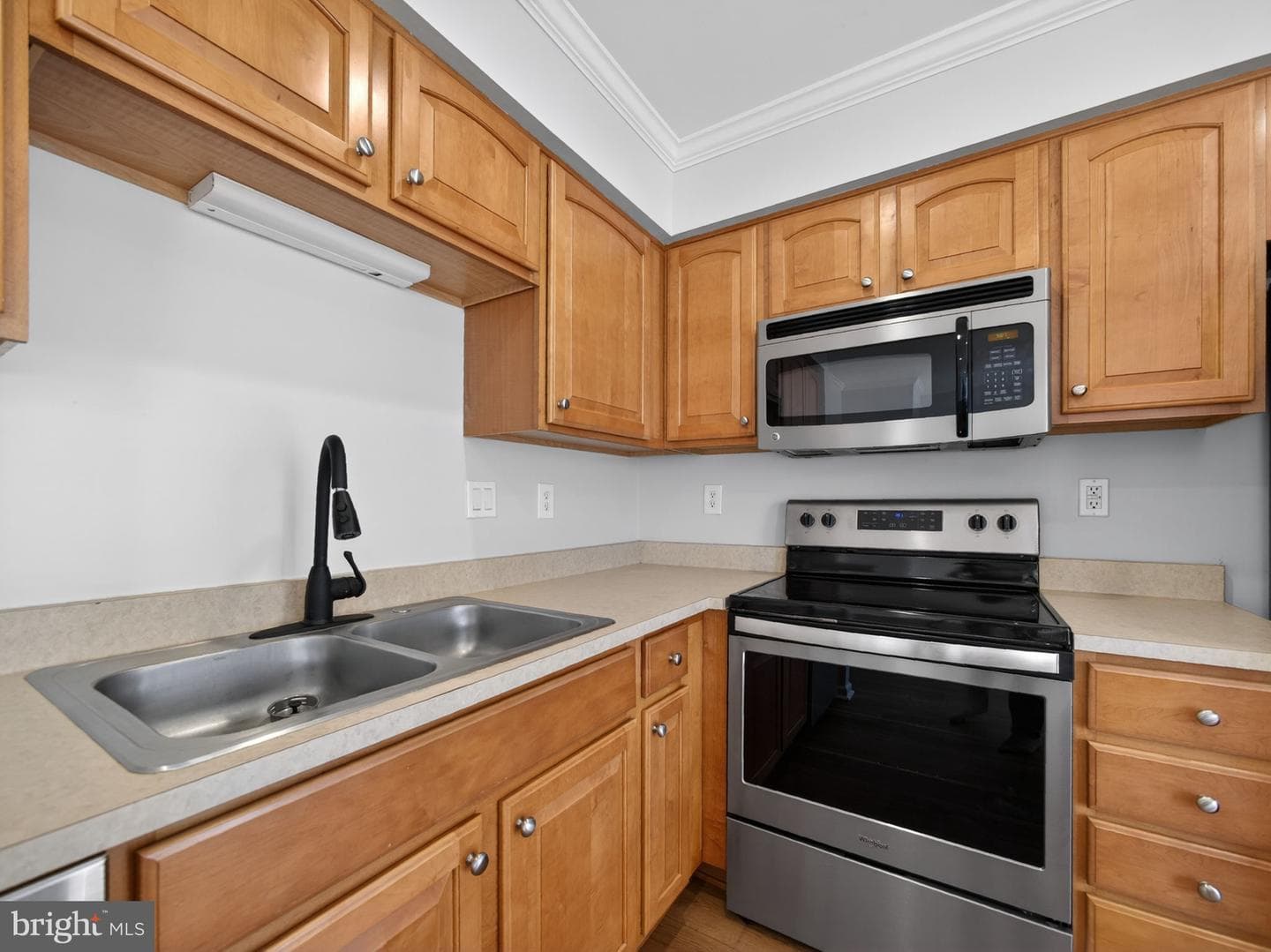 207 Windsor Court photo 14
