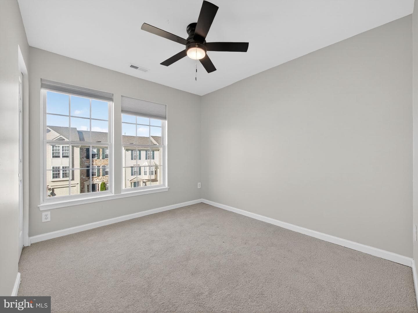 207 Windsor Court photo 34