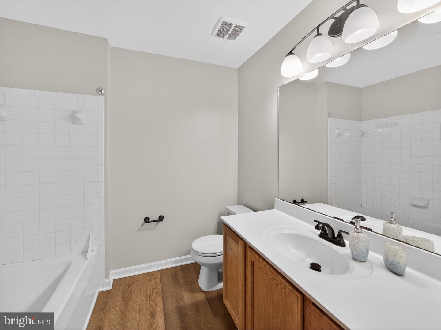 207 Windsor Court photo 36