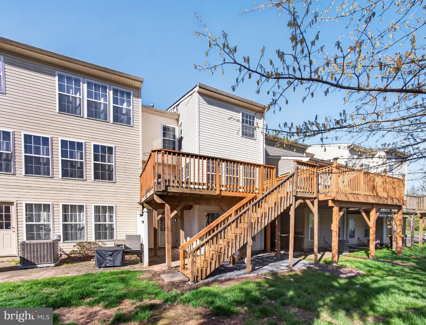 207 Windsor Court photo 42