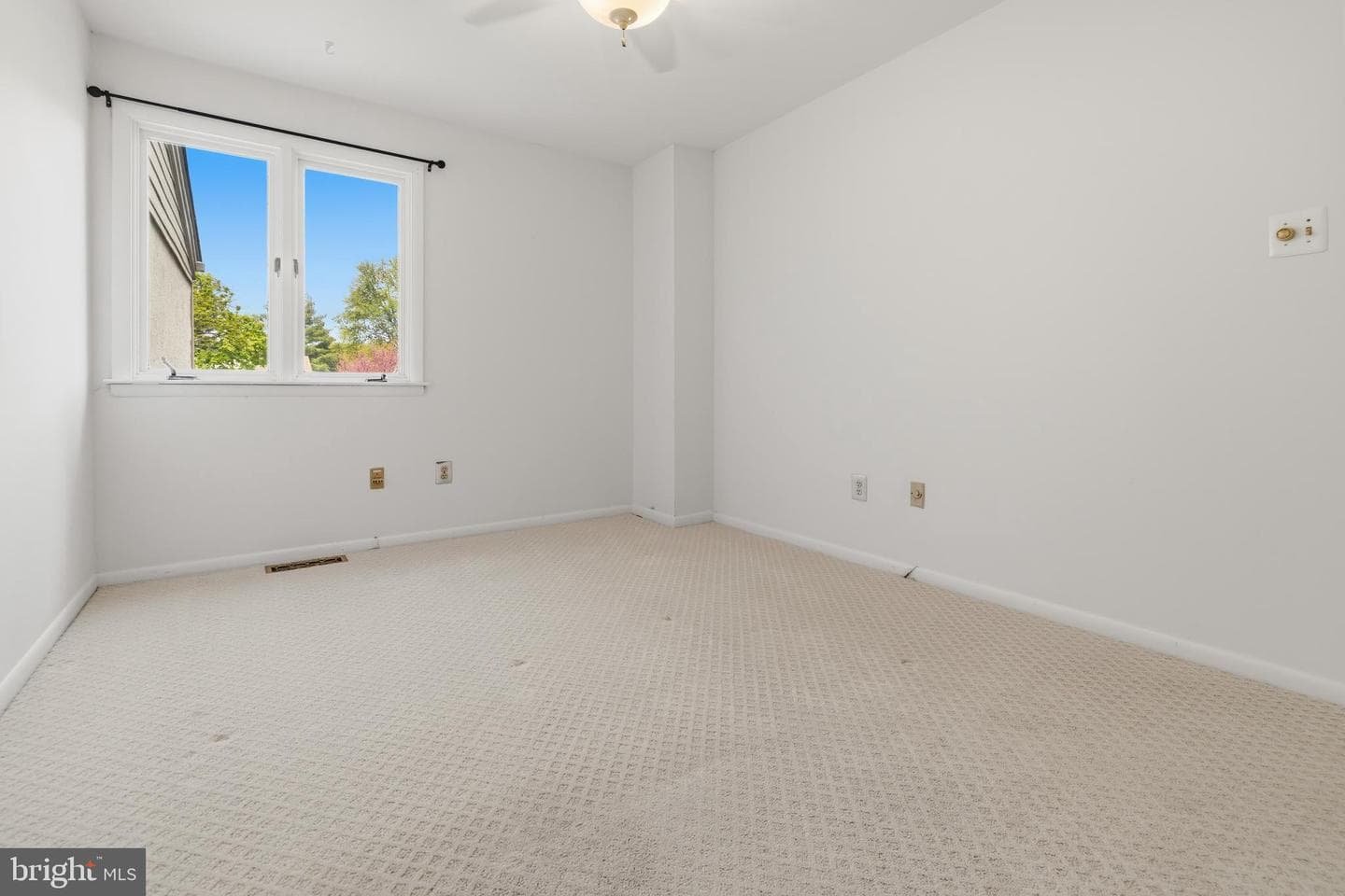 118 Westbury Court photo 30