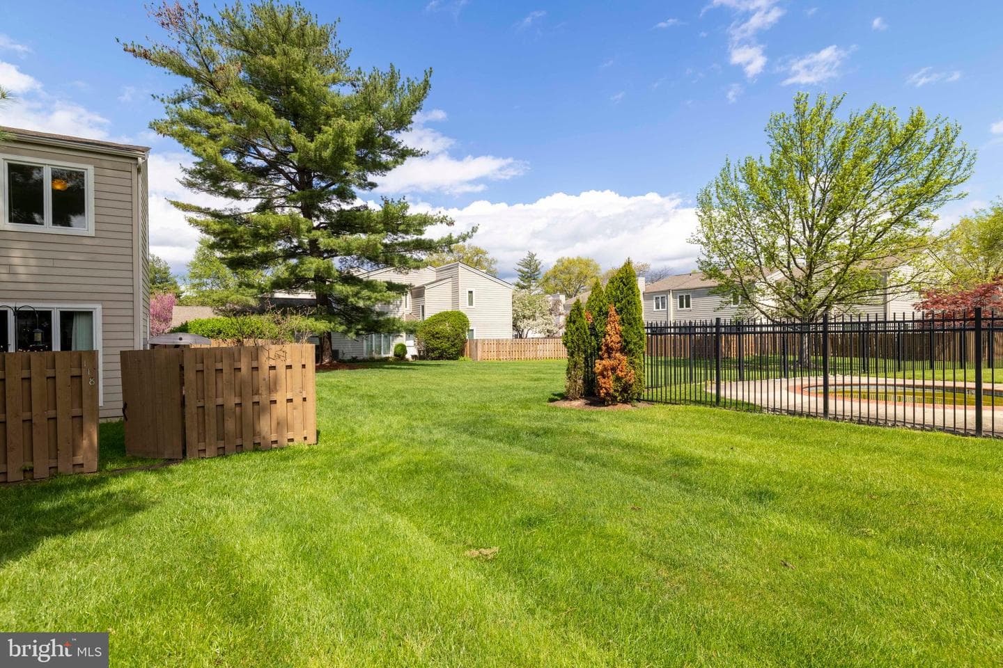 118 Westbury Court photo 33