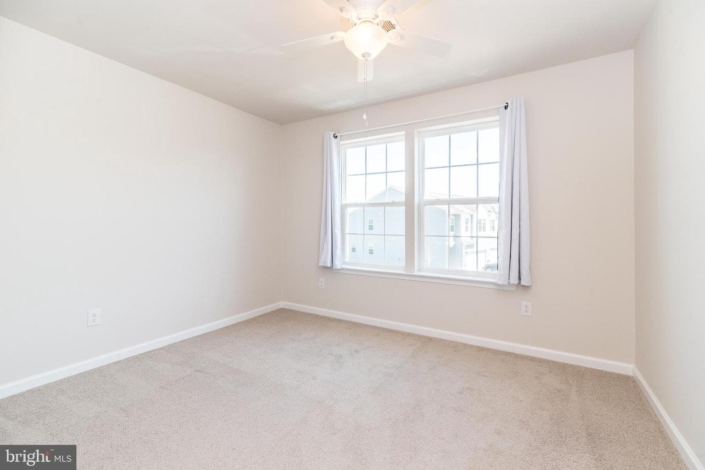 88 Fonthill Court photo 16