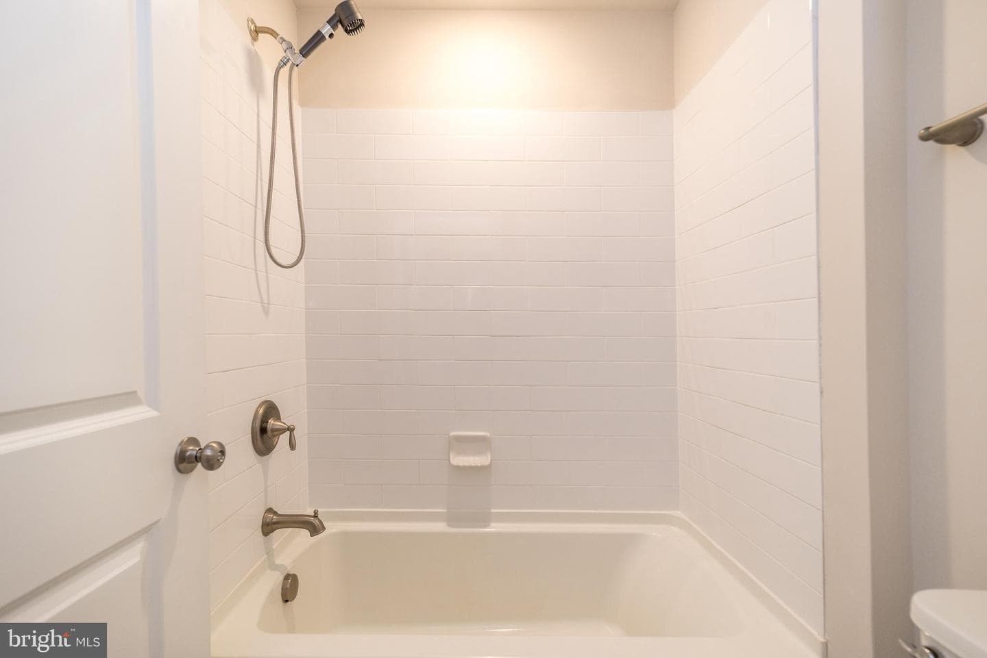88 Fonthill Court photo 18