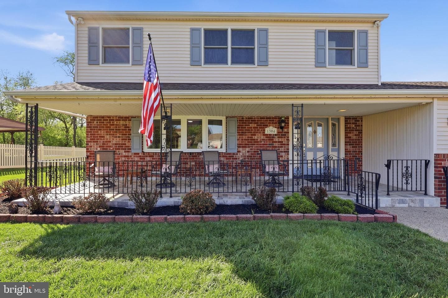 1304 Sturbridge Drive photo 2
