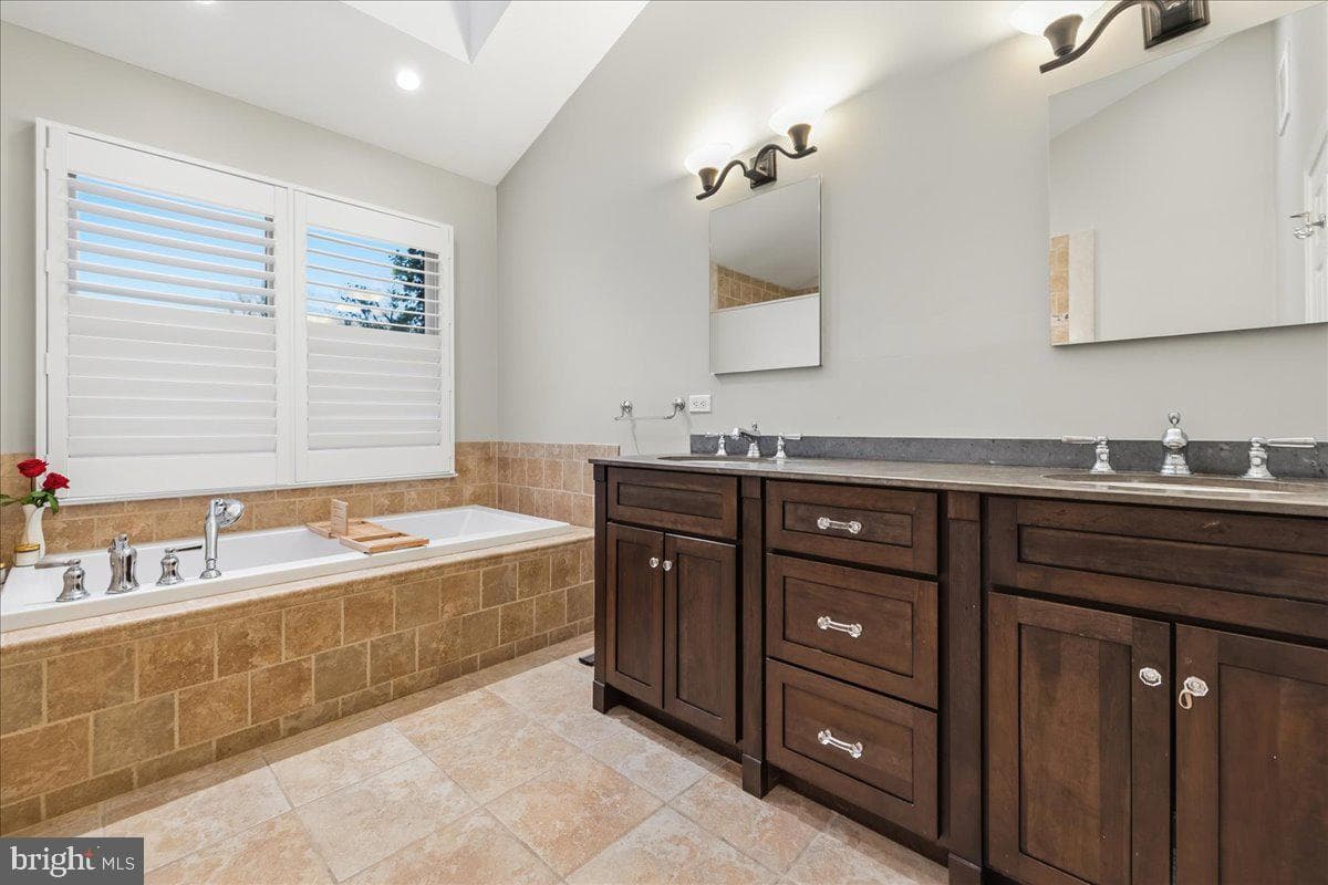 4880 Hunt Field Drive photo 29