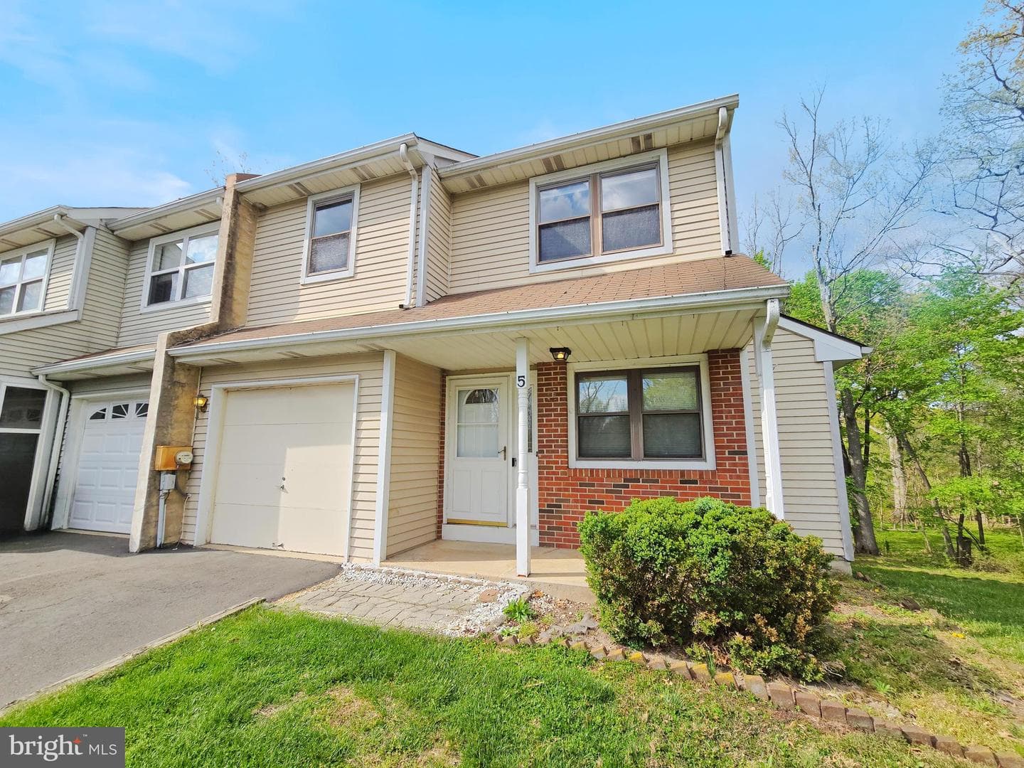 5 E Ridge Mews photo 2