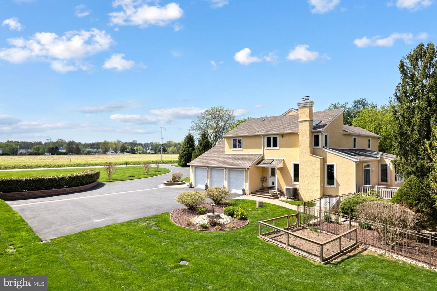 855 Dolington Road photo 3