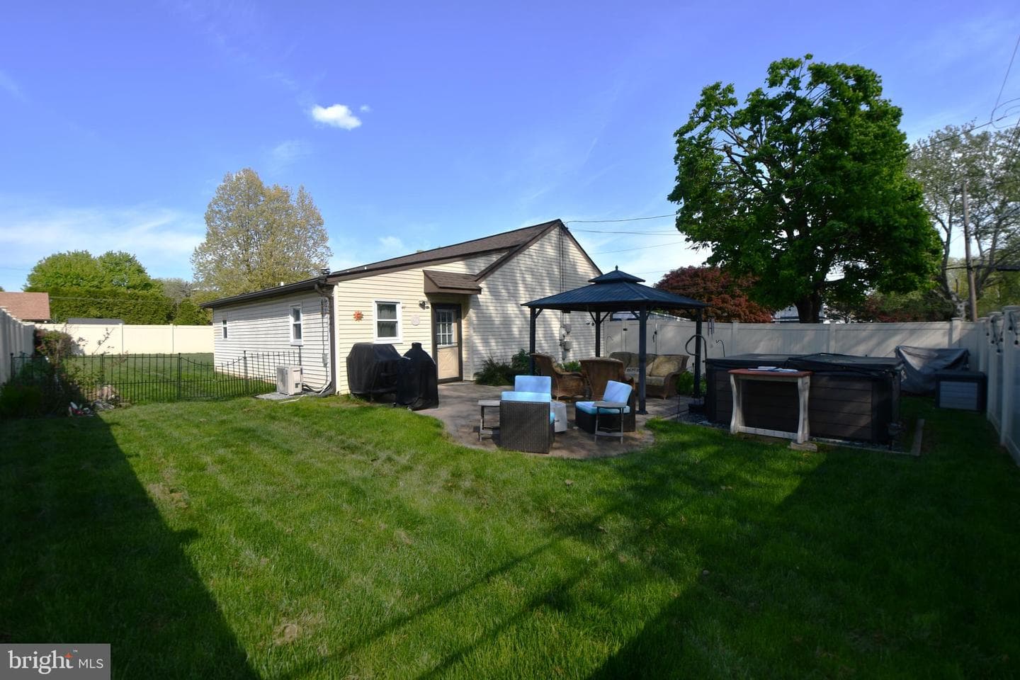 1654 Forrest Avenue photo 30