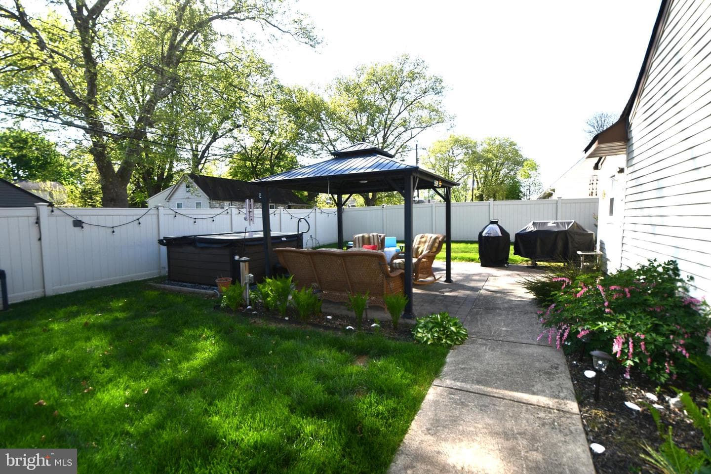 1654 Forrest Avenue photo 32