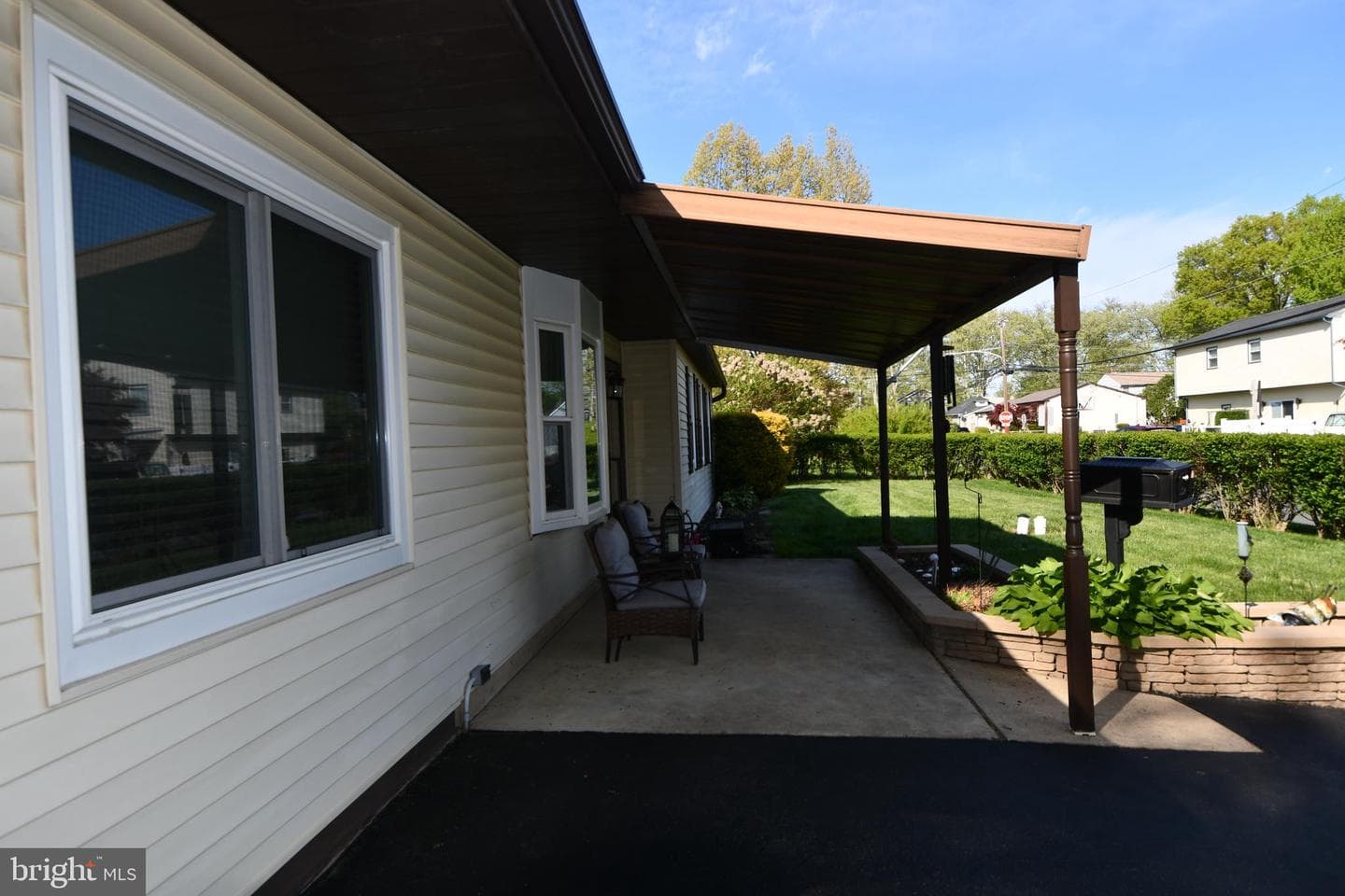 1654 Forrest Avenue photo 4