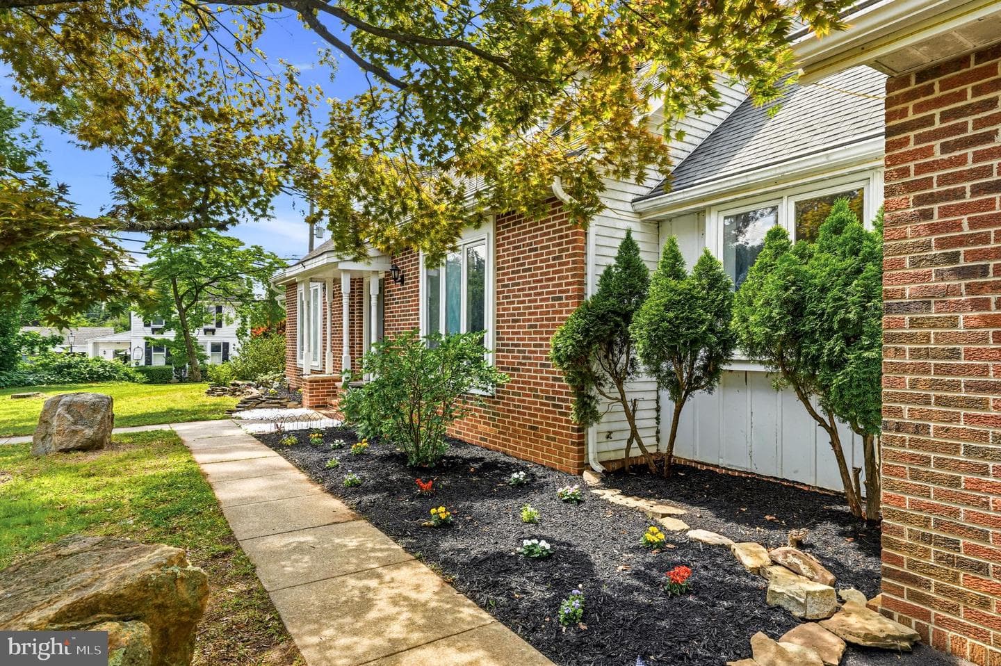 103 E Winchester Avenue photo 4