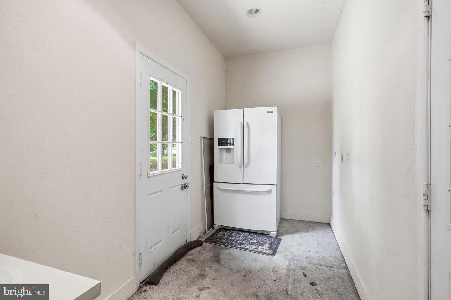 103 E Winchester Avenue photo 47