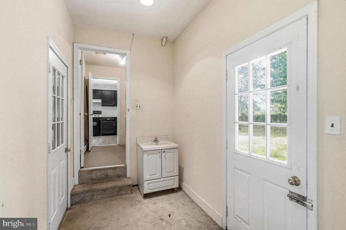 103 E Winchester Avenue photo 48