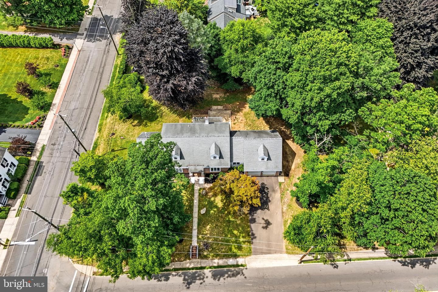103 E Winchester Avenue photo 73
