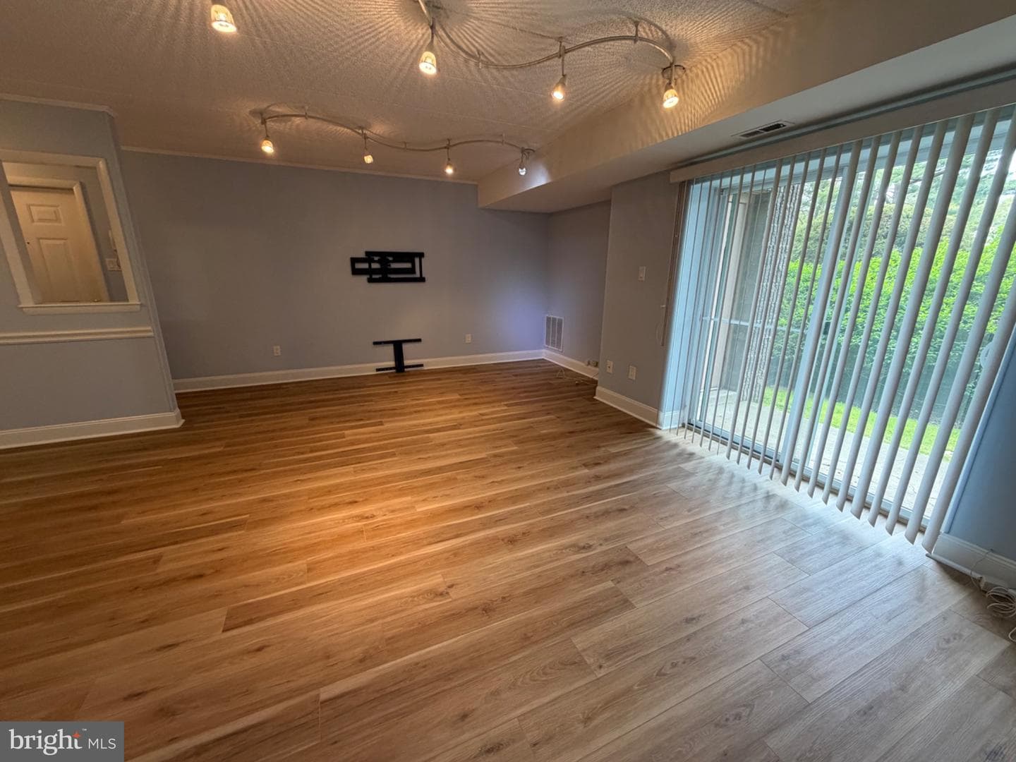 111 Leedom Way photo 9