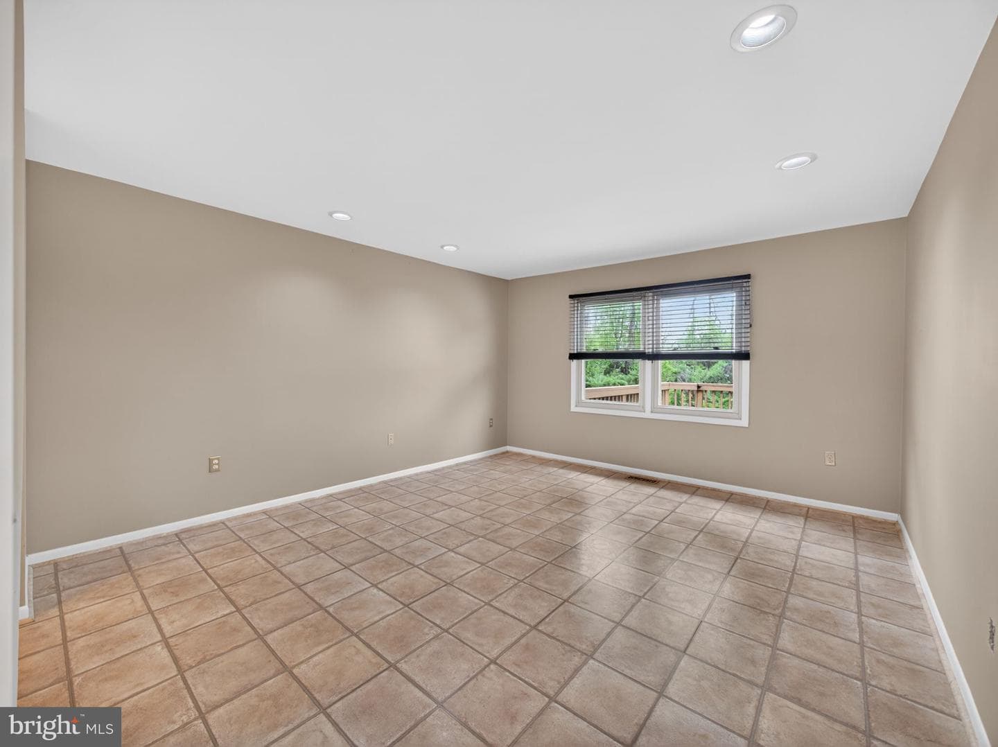 333 Basswood Circle photo 23