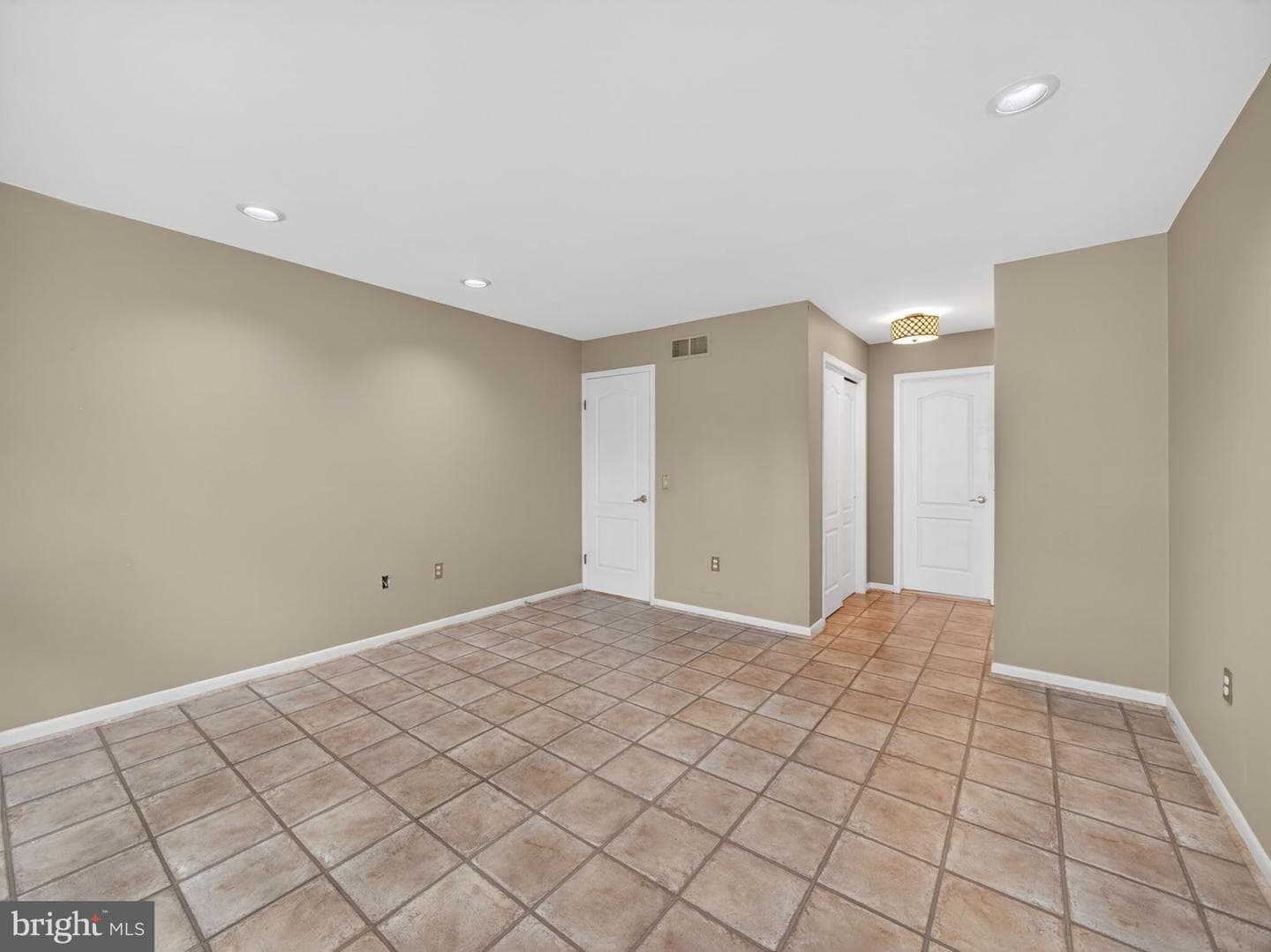 333 Basswood Circle photo 25