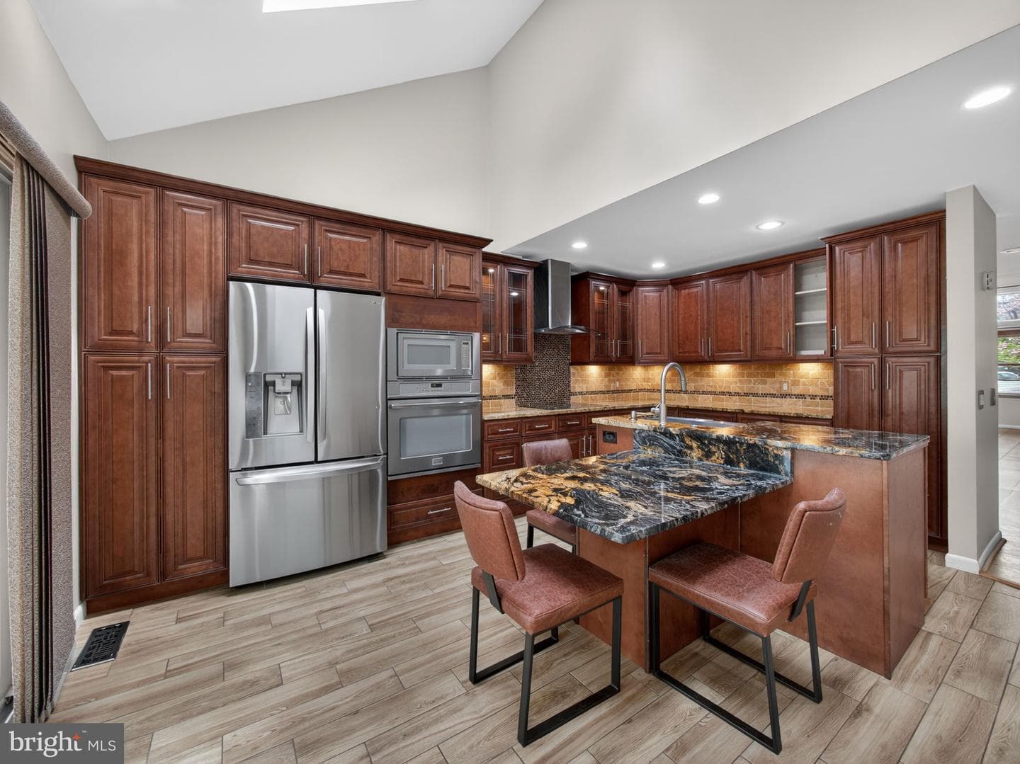 333 Basswood Circle photo 5