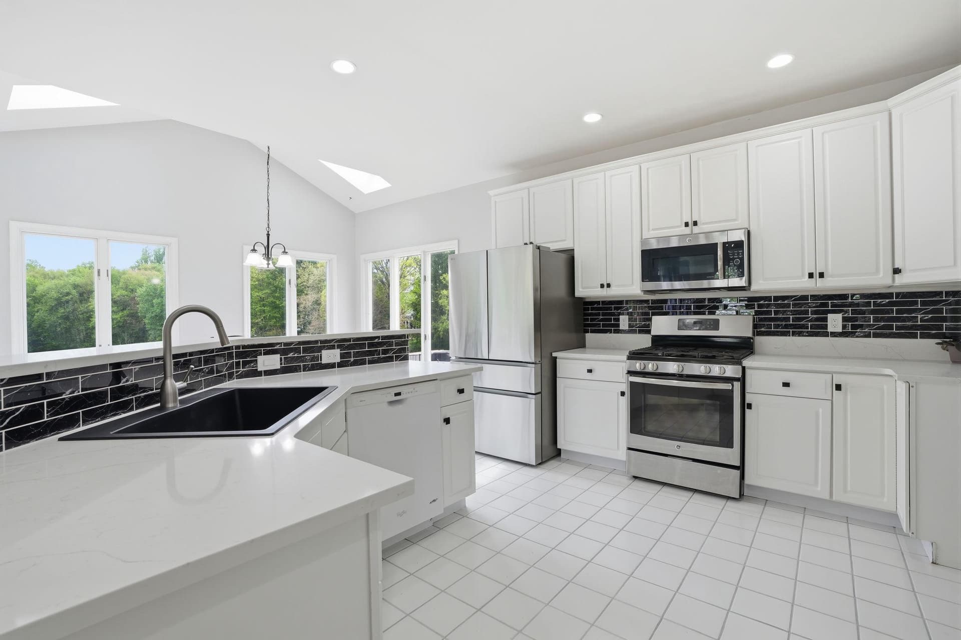 1410 Windsor Drive photo 9