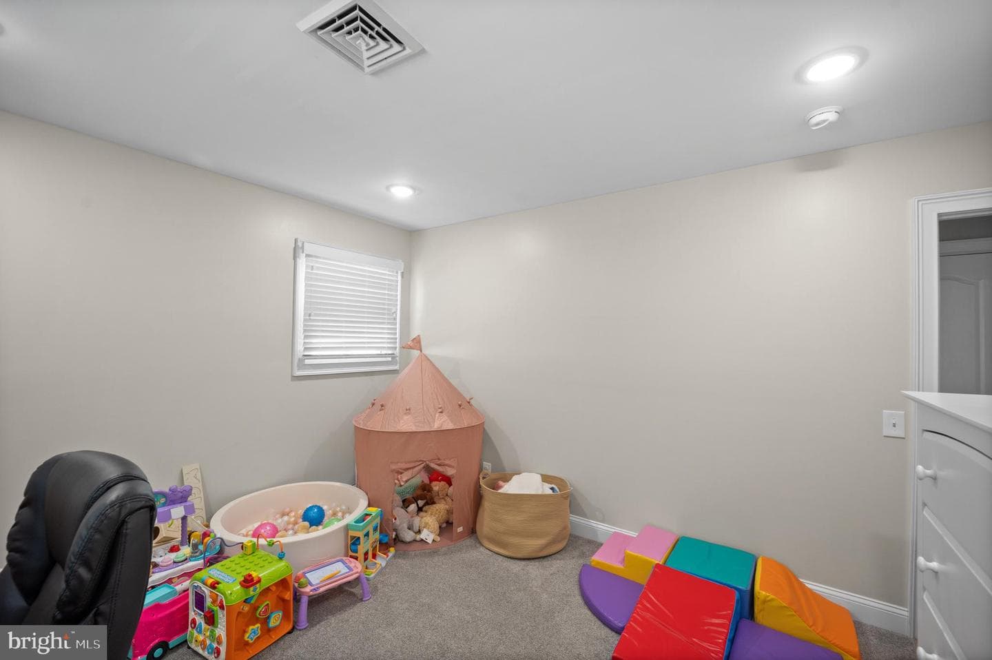 837 Fairfield Road photo 16