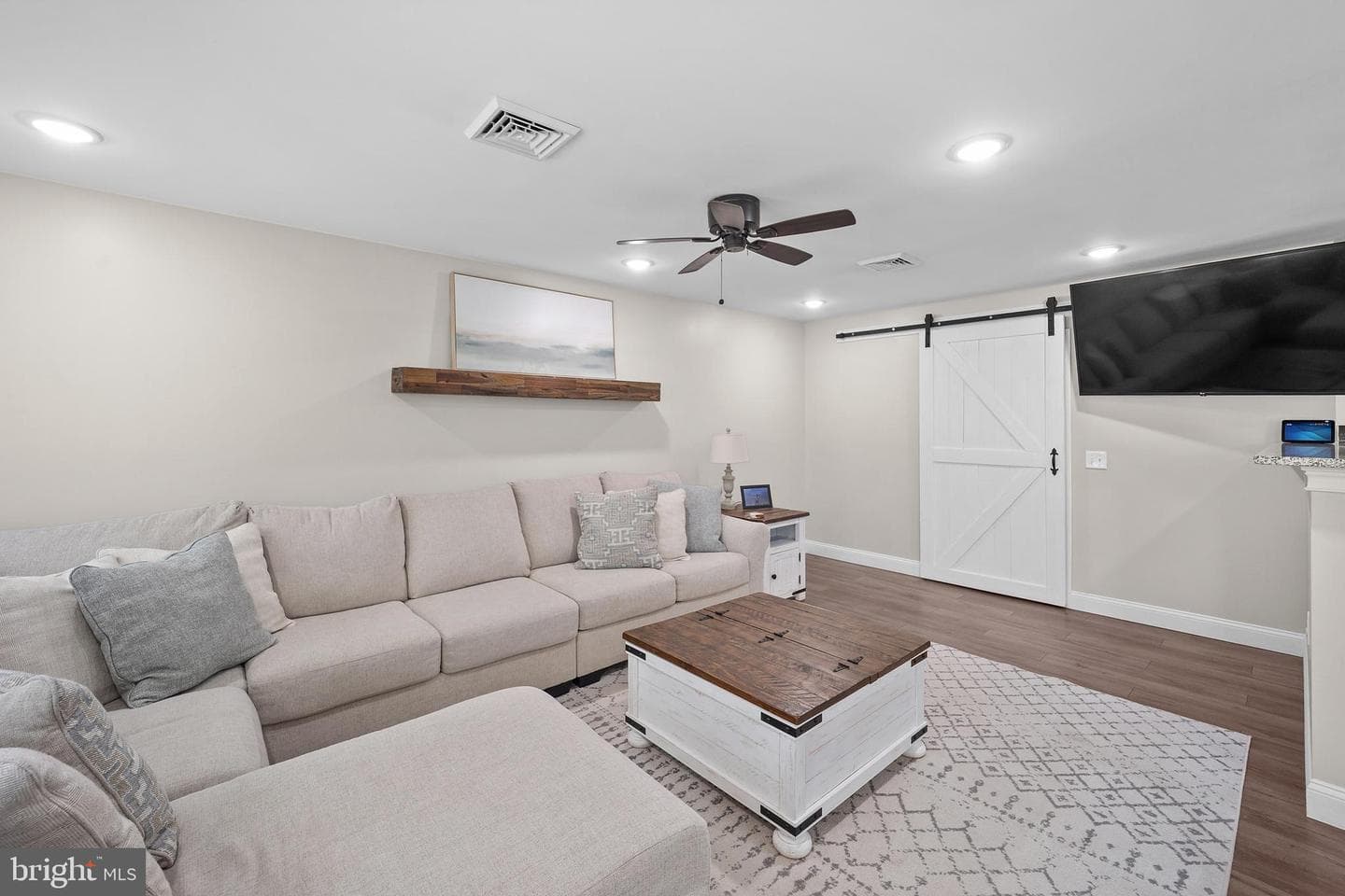 837 Fairfield Road photo 5