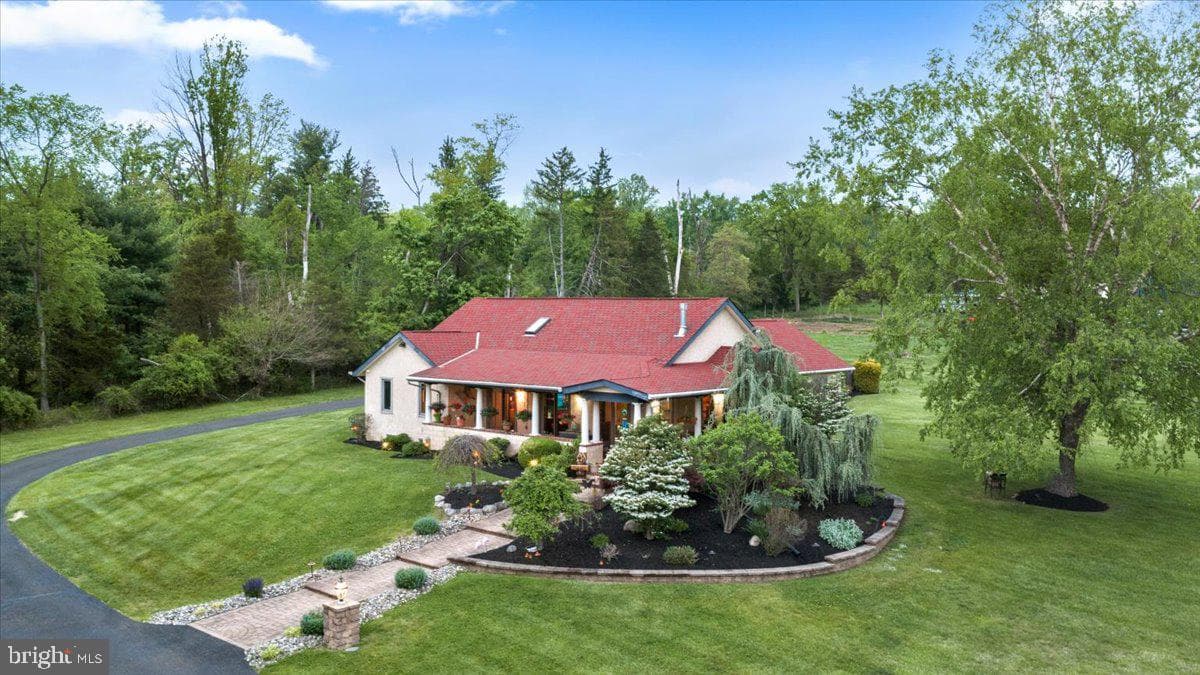 1121 Swamp Road, Furlong