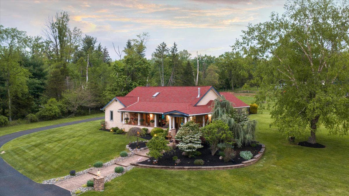 1121 Swamp Road, Furlong