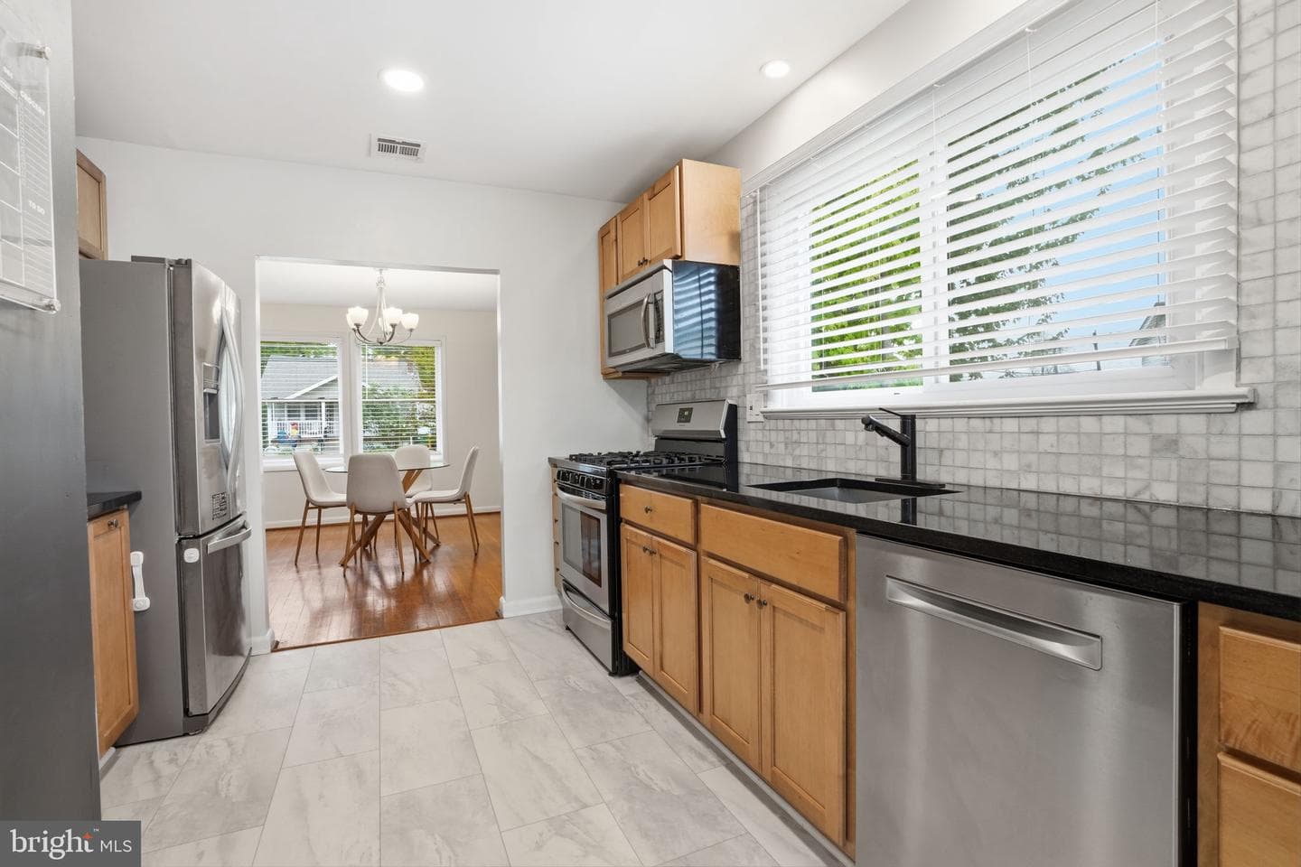 329 Madison Avenue photo 10