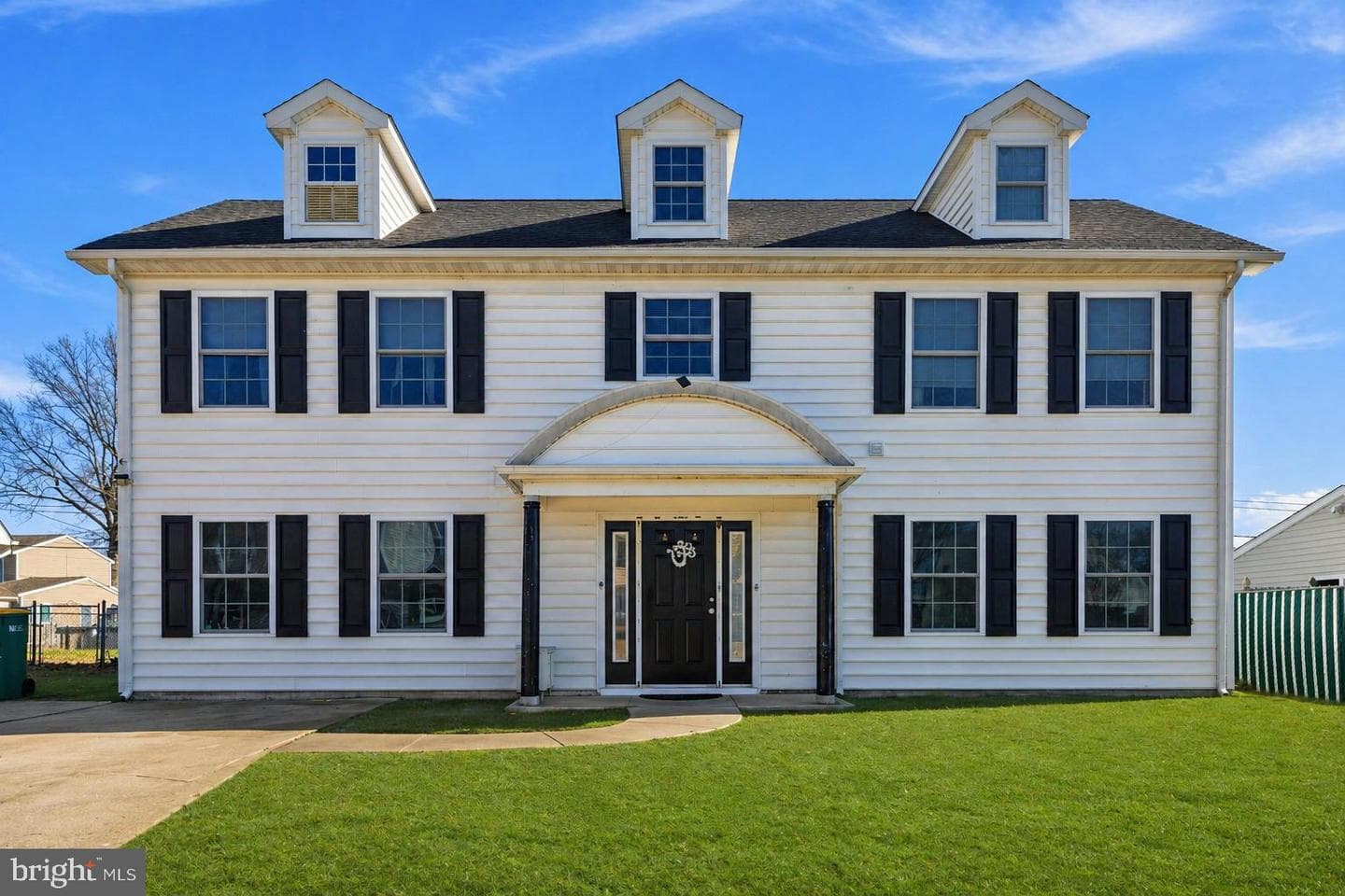 32 Rustleaf Lane, Levittown