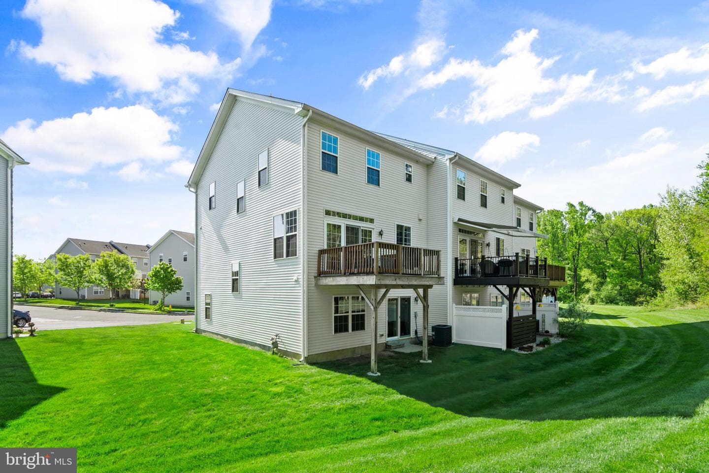 415 Chestnut Court photo 25