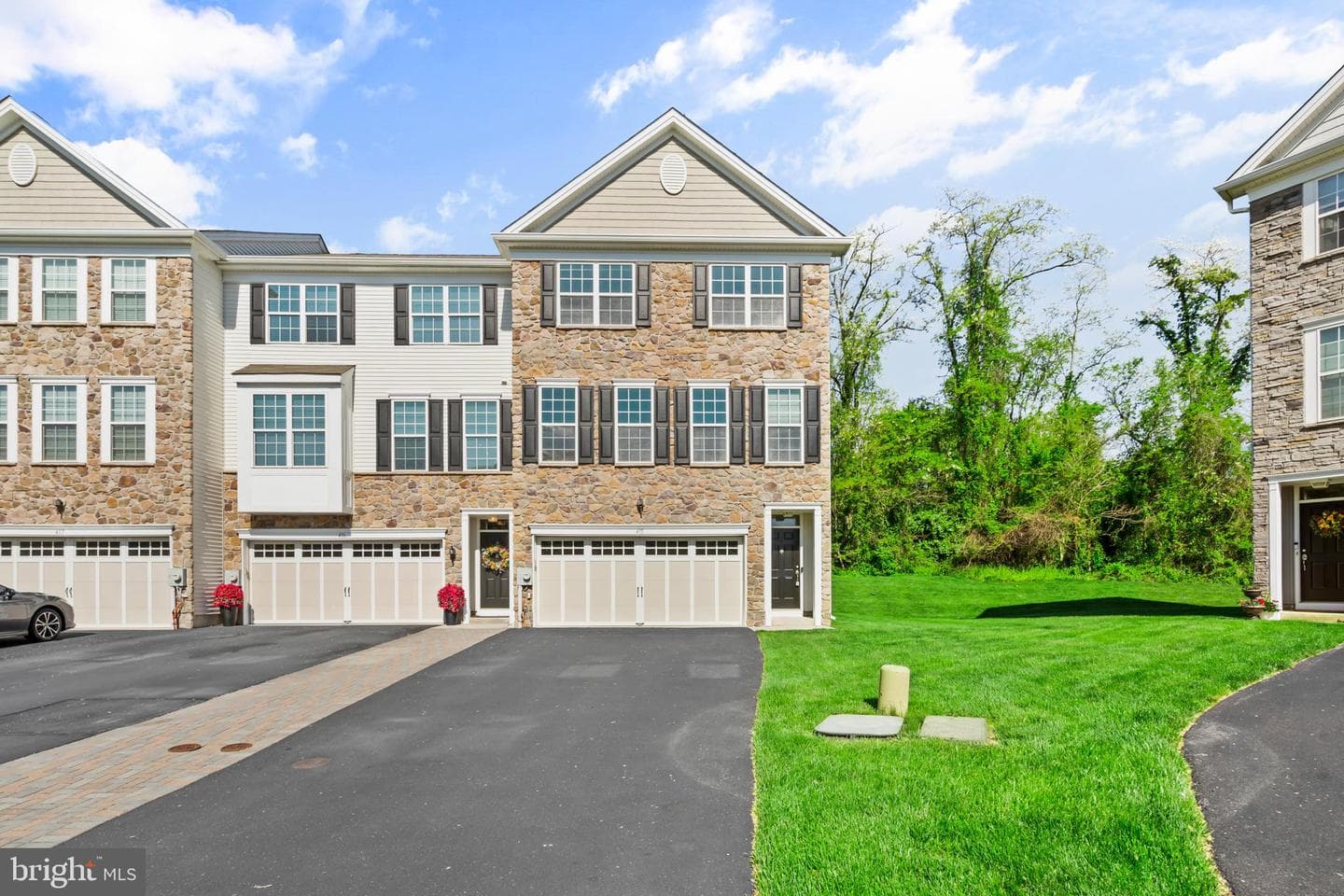 415 Chestnut Court photo 3