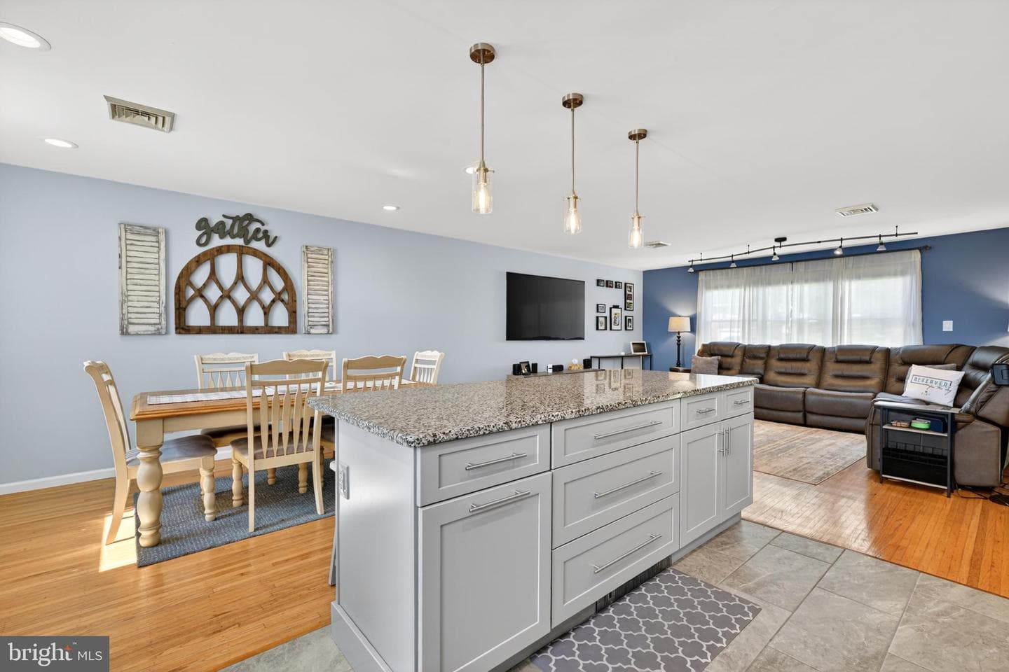 883 Mustang Road photo 5