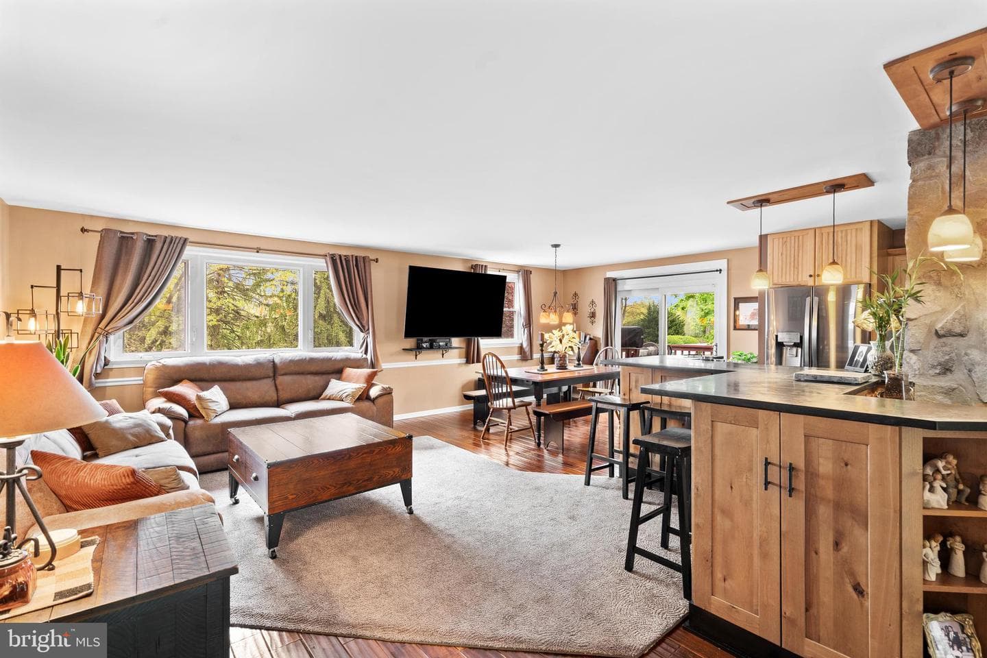 69 Christopher Drive photo 4