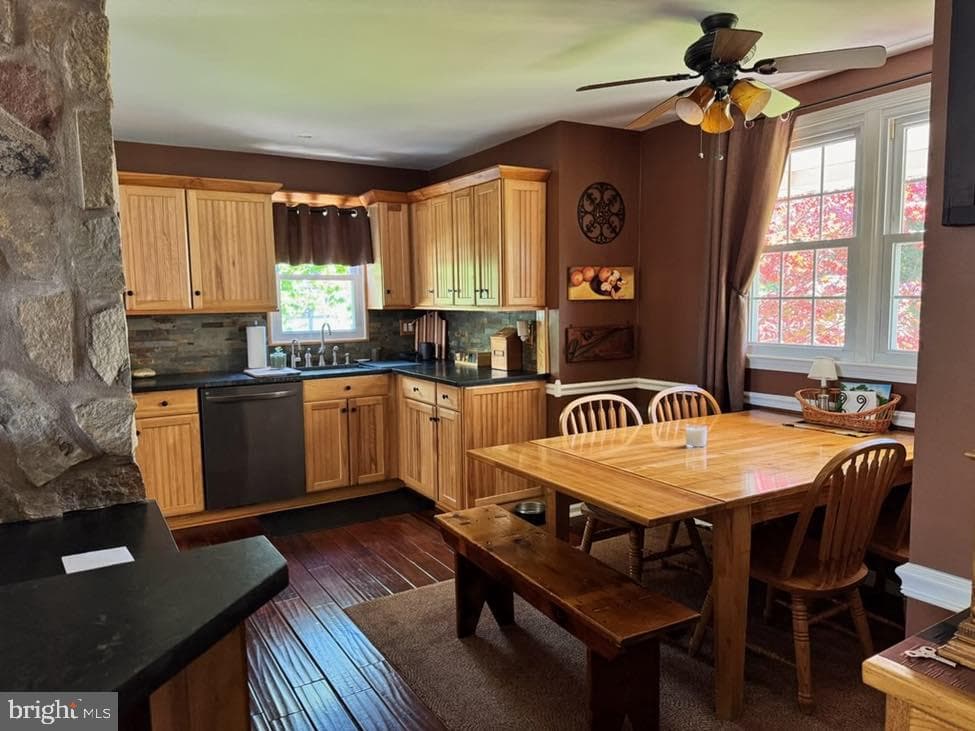 69 Christopher Drive photo 8