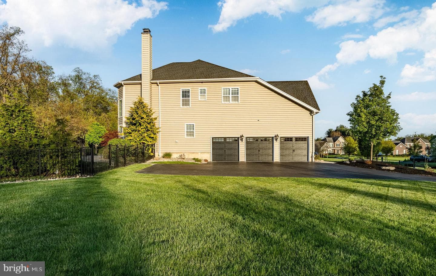115 Chestnut Lane photo 78