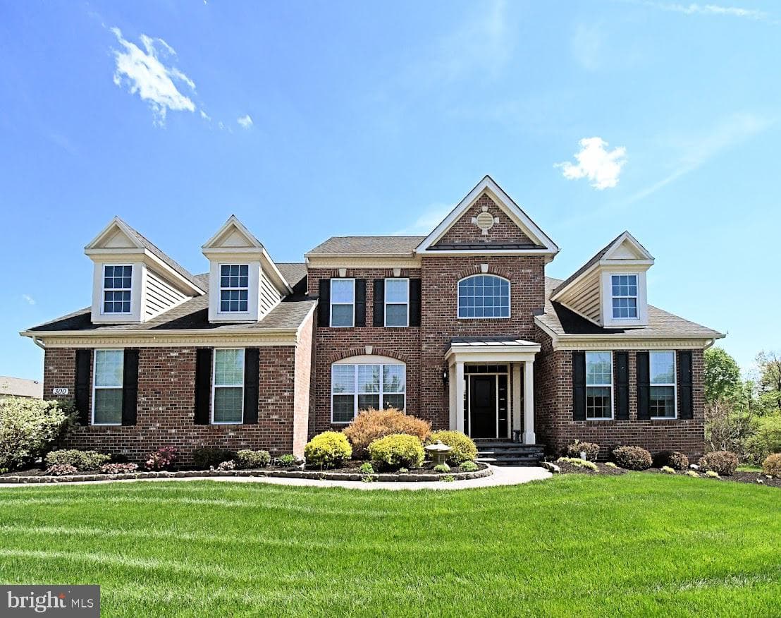 300 Rowland Lane, Line Lexington